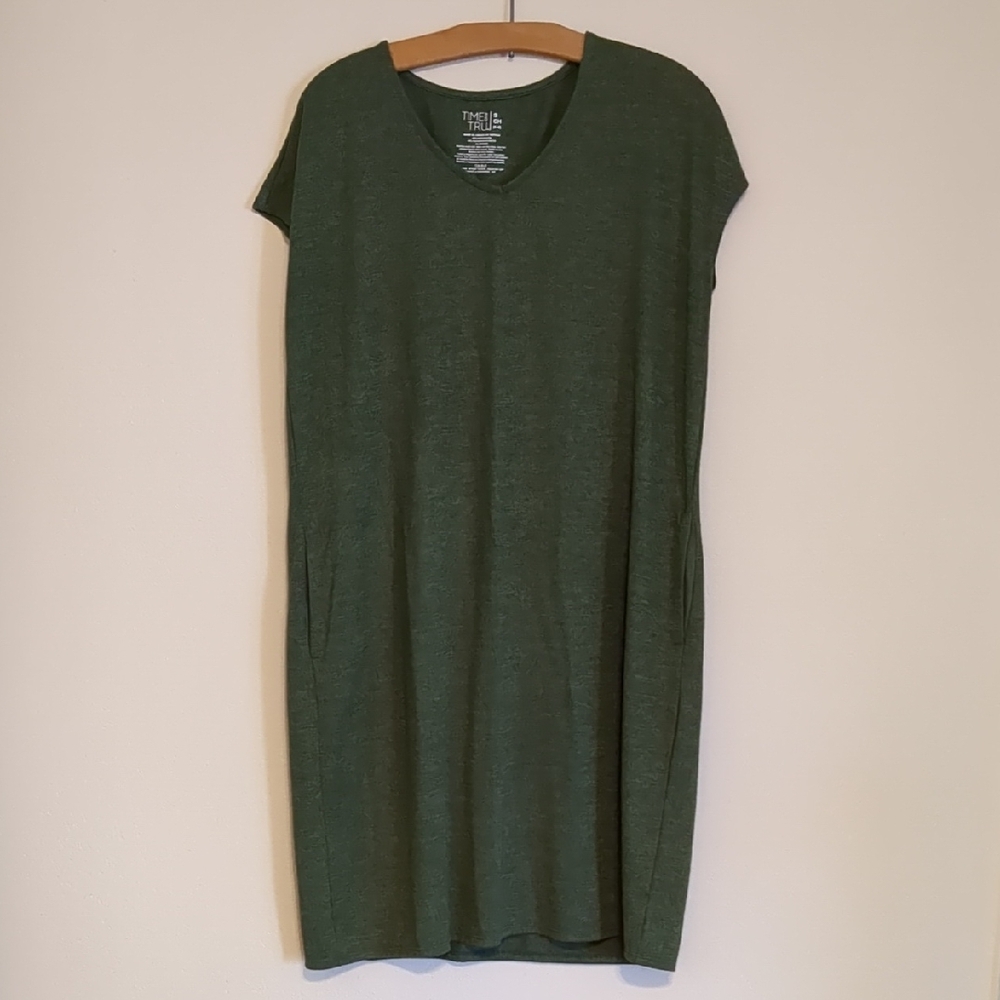 Green V-Neck Dress With Pockets